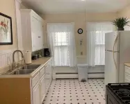 3 Bedroom Victorian Cottage in the Heart of Bar Harbor, Daylily - บังกะโล