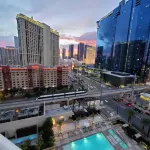Amazing! Strip View-Balcony Signature MGM 1Bdrm 2Bath Free Valet! No Resort Fees - プライペートプール