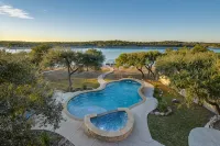 Lake Travis Waterfront Resort -  Deep Water Dock, Pool, Hot Tub & Pickleball - Private Pool