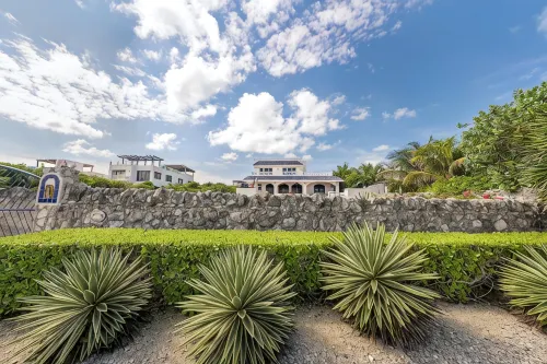 Casa De Jaguar, Most Photographed Home on the Island - Villas
