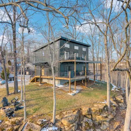 NEWLY BUILT LAKE HOME!!!   This modern home has more to offer than just space!