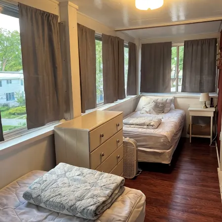 Spacious 5 Bedroom House On Double Lot In Lakeside One Block From The Lake! Hotels in Marblehead