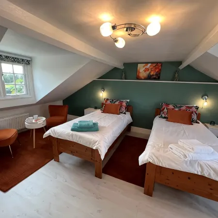 The Lodge, South Cotswolds, comfortable contemporary rural home, views, parking