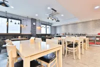 The First Hotel - فطور