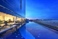 Swiss-Belhotel Waterfront Makassar - مسبح