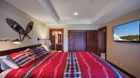 XXL 5 Star Luxury Home,  "The Lodge", Private Spa, Pool Table and Gorgeous Views