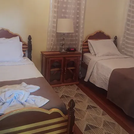 Two charming 2-bedroom cottages with AC and WiFi in delightful Queenstown  Gtown