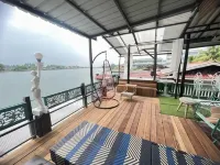 Glorilla Amphawa Riverside