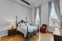 Luxury Downtown Apartment• Walk Everywhere • Fast WiFi • Sleeps 8