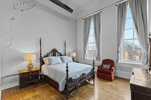 Luxury Downtown Apartment• Walk Everywhere • Fast WiFi • Sleeps 8