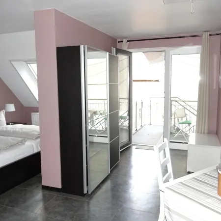 Quiet, spacious and light-flooded apartment/loft with large courtyard garden