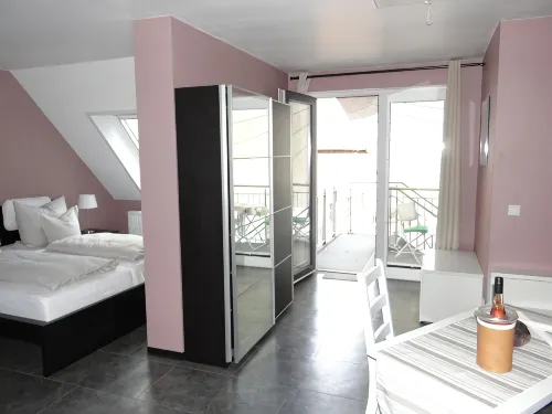 Quiet, spacious and light-flooded apartment/loft with large courtyard garden