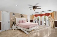 Modern 3 Bedroom House in Hollywood Beach Castle - مسبح خاص