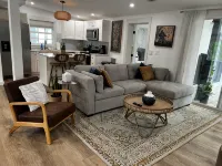 Stylish & comfortable, new Salt Water Hot Tub & 1 mile away from 5th Ave & Beach - 2-نجوم