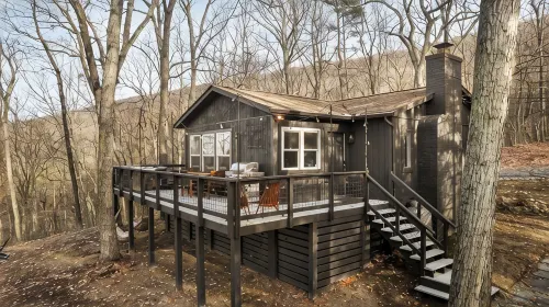 25% Off ~ Hygge mountain retreat w/ stunning views