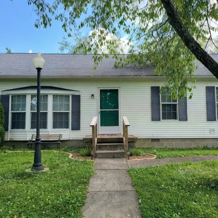 Countryside 3-Bedroom Home with Pond near I57/R148 & Lake of Egypt