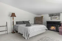 Hog Mountain Chalet • Hot Tub • Near Belleayre - balcony