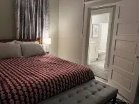 Whitt’s End -- a spacious private lodging in a historic Springfield neighborhood - บังกะโล