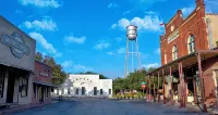 NEW Penthouse on the River-4 BR Corner Condo with Iconic Gruene Tower Views
