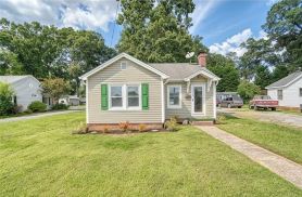 3BR on Main Street ★ Downtown Belmont ★ 5 Min Walk