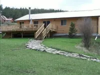 Creekside Cabin With Mountain Views - Hytter