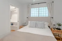 1 Bedroom Coastal Retreat in the Heart of Mount Pleasant - Homestays