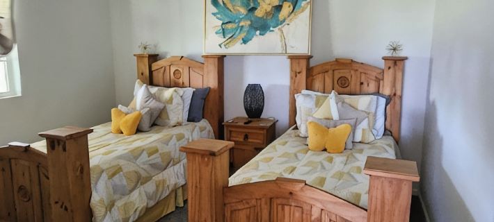 Kingdom Home Country Cottage is where you can relax, rejuvenate and enjoy peace. Hotels in Ellis County
