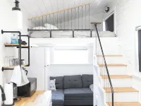 Moonbase Tiny Home - Io Hotel di Merrill