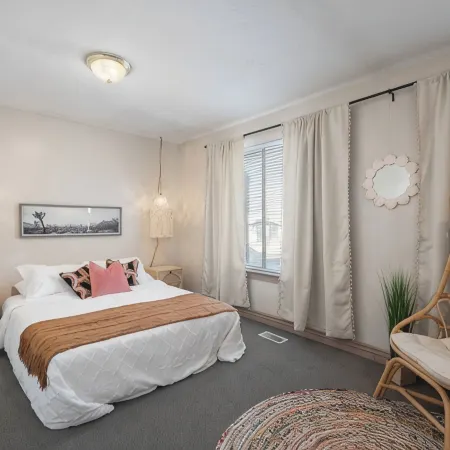 LARGE Family Home Ideal for Groups- Boho