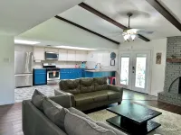 FRESHLY renovated home. Carrollton, DFW