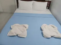 Shady Transit Hotel - Hostels