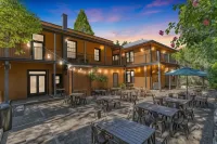 The Groveland Hotel - parking