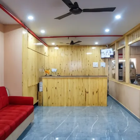Hotel Radha Krishna Отели рядом с достопримечательностью «Район Даба-Гарденс»