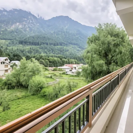 Goroomgo J J Regency (Manali)