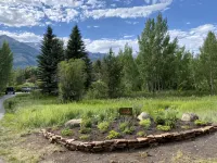 BEAUTIFUL PVT HOME W/ MODERN FURNISHING - EXCLUSIVE WEST BANK JACKSON HOLE - Wifi