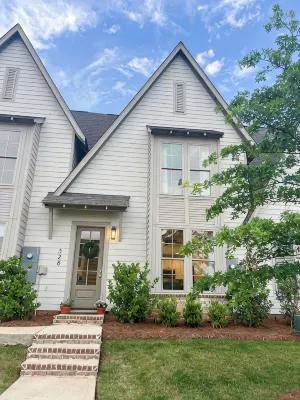Back To College! 3 Bed Rooms 2.5 Bathroom- College Street near 280