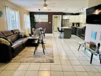Sunshine Acre. King Master Suite & BIG Yard