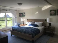 Ultimate relaxation at the beach and conservation land, completely renovated - Hot Tub