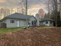 Northwood's Fish Haven on Beautiful Moose Lake; 2 kayaks, Lilly pad & game-room - Wi-Fi