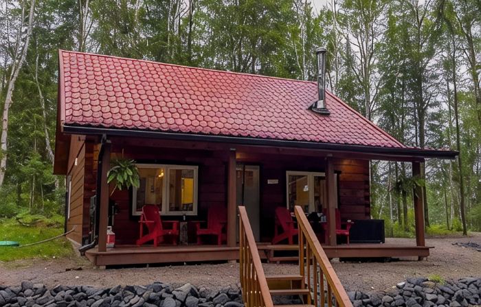 Charming 4 season log cabin near Algonquin Park