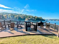 Waterfront family home on Smith Lake - 3-Star