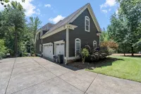 Family Resort! MINI GOLF, heated pool, lakefront, hot tub, game room & theater! - Balkoner