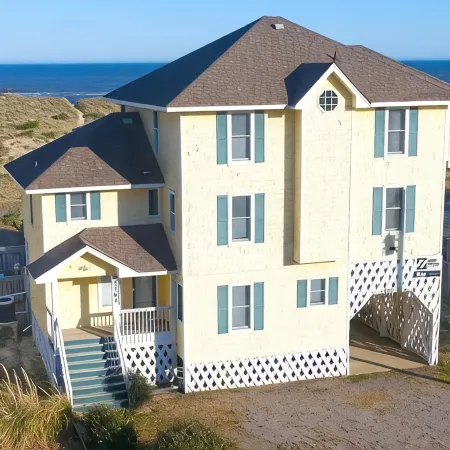 Oceanfront Pet-Friendly House with Private Pool in Salvo