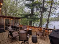 Northwoods Nirvana! Cozy Winter Cabin on Catfish Lake - 무료 와이파이