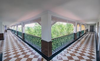 Mayfair Lake Resort