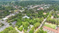 Charming Downtown Corner Cottage - 1 Block Walk to Food & Fun - Dog Friendly - 4-Star