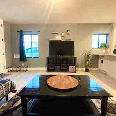 Modern Urban Oasis Conveniently Located near Downtown Phoenix. Rooms