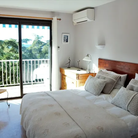Cassis apartment near beaches & port, panoramic view, aircon, private parking