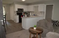 Gold Leaf Getaway: Cozy 2-bd apt in quaint Daleville, Streaming, WiFi, Near Base - 무료 와이파이