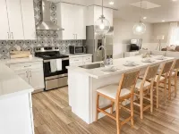 NEW remodel w pool - close to ASU/Scottsdale/Spring training - Holiday bungalows